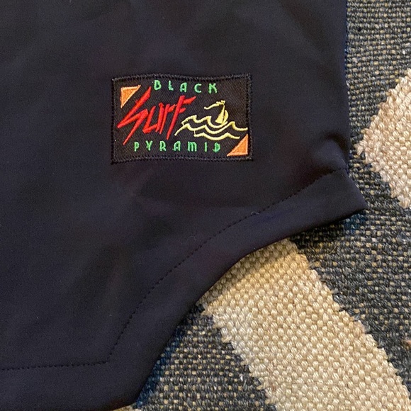 Black Pyramid Streetwear Top - Picture 4 of 13